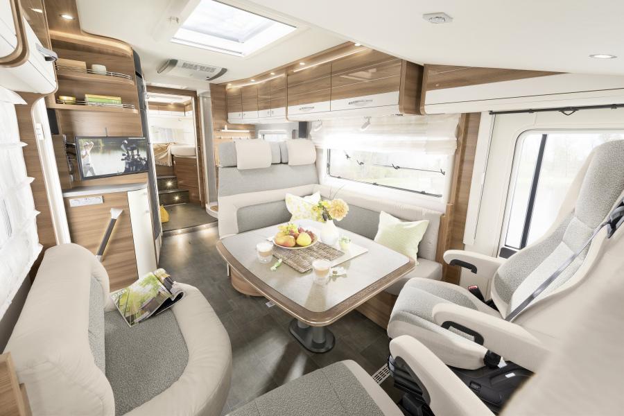 Интерьер Dethleffs Globetrotter XL I 2015 года  (фото 8 из 25)